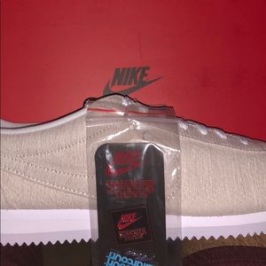 Nike x Stranger things “upside down”